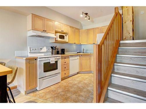 314-109 Montane Road, Canmore, AB - Indoor Photo Showing Kitchen