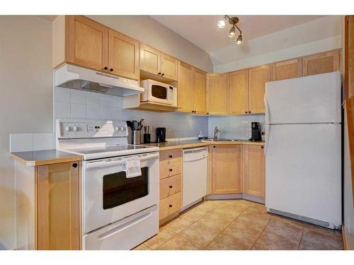 314-109 Montane Road, Canmore, AB - Indoor Photo Showing Kitchen