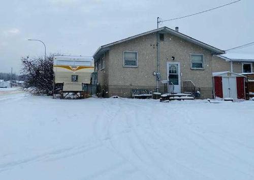 210 Macleod Avenue, Hinton, AB - Outdoor