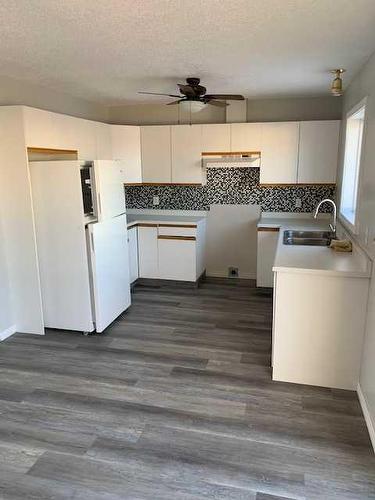 10 Cochrane Road, Whitecourt, AB - Indoor Photo Showing Kitchen With Double Sink