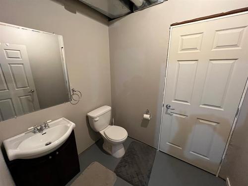 12-214 Mcardell Drive, Hinton, AB - Indoor Photo Showing Bathroom