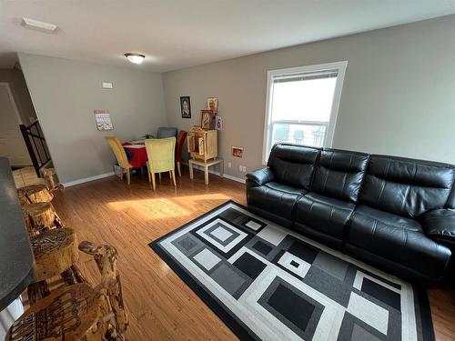 12-214 Mcardell Drive, Hinton, AB - Indoor Photo Showing Living Room