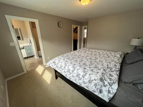 12-214 Mcardell Drive, Hinton, AB - Indoor Photo Showing Bedroom