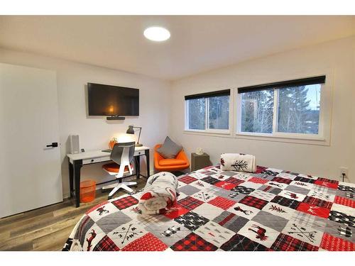 108 Fir Avenue, Hinton, AB - Indoor Photo Showing Bedroom