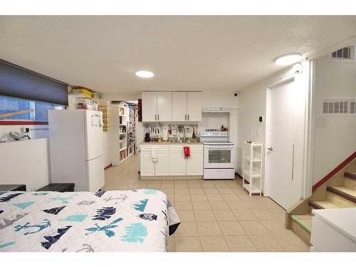 108 Fir Avenue, Hinton, AB - Indoor Photo Showing Kitchen