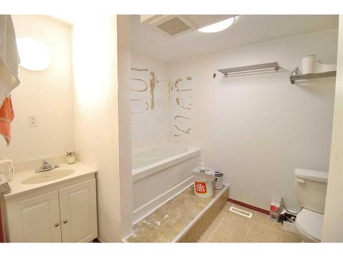 108 Fir Avenue, Hinton, AB - Indoor Photo Showing Bathroom