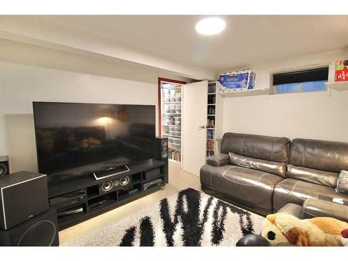 108 Fir Avenue, Hinton, AB - Indoor Photo Showing Living Room