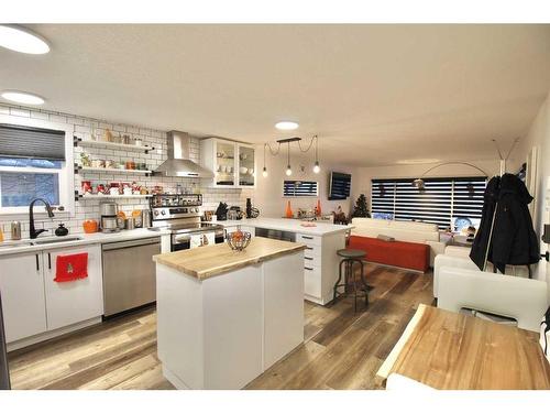 108 Fir Avenue, Hinton, AB - Indoor Photo Showing Kitchen