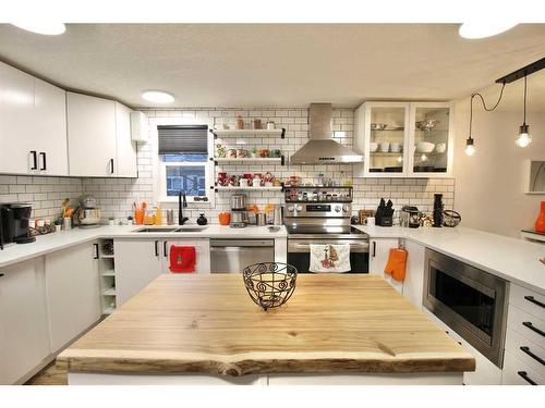 108 Fir Avenue, Hinton, AB - Indoor Photo Showing Kitchen With Upgraded Kitchen