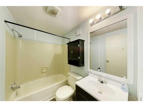 620 2A Avenue Sw, Slave Lake, AB - Indoor Photo Showing Bathroom