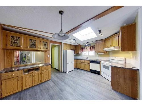 620 2A Avenue Sw, Slave Lake, AB - Indoor Photo Showing Kitchen