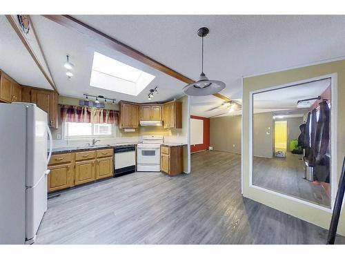 620 2A Avenue Sw, Slave Lake, AB - Indoor Photo Showing Kitchen