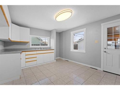 5118 47 Avenue, Mayerthorpe, AB - Indoor Photo Showing Kitchen