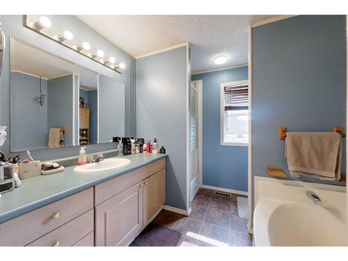 30 Poplar Estates, Rural Lesser Slave River No. 124, M.D. Of, AB - Indoor Photo Showing Bathroom