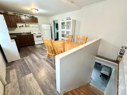 4812 Plaza Avenue, Swan Hills, AB - Indoor Photo Showing Kitchen