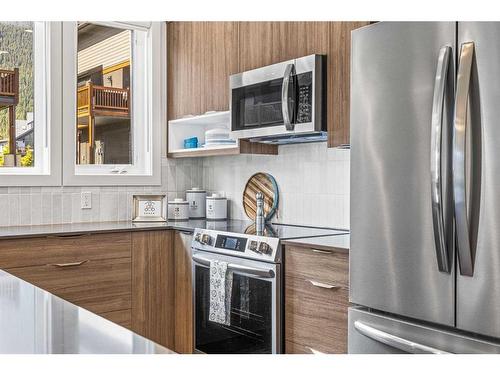 204I-209 Stewart Creek Rise, Canmore, AB - Indoor Photo Showing Kitchen