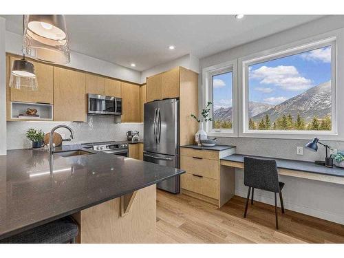 201F-209 Stewart Creek Rise, Canmore, AB - Indoor Photo Showing Kitchen