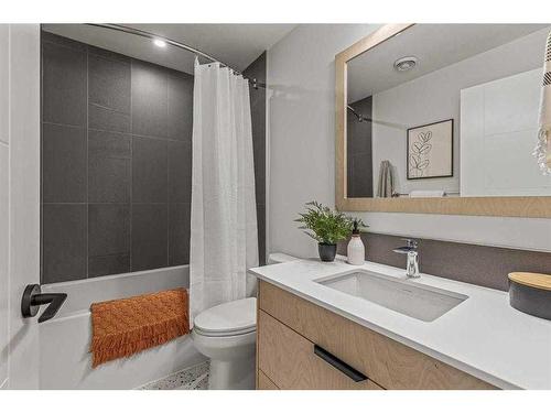 201F-209 Stewart Creek Rise, Canmore, AB - Indoor Photo Showing Bathroom