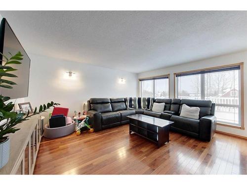 54056 Poplar Lane, Rural Lesser Slave River No. 124, M.D. Of, AB - Indoor Photo Showing Living Room