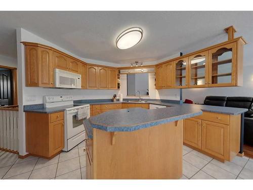 54056 Poplar Lane, Rural Lesser Slave River No. 124, M.D. Of, AB - Indoor Photo Showing Kitchen With Double Sink