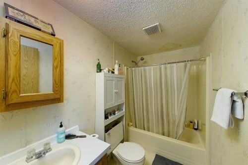 2756 Strawberry Lane, Wabasca, AB - Indoor Photo Showing Bathroom