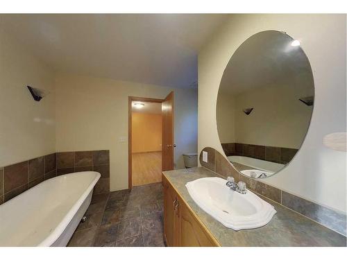 56108 Range Road 152A, Rural Yellowhead County, AB - Indoor Photo Showing Bathroom