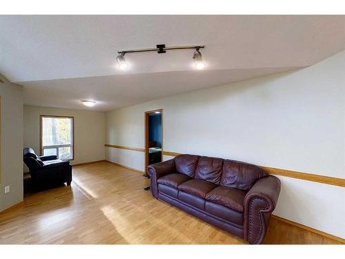 56108 Range Road 152A, Rural Yellowhead County, AB - Indoor Photo Showing Living Room