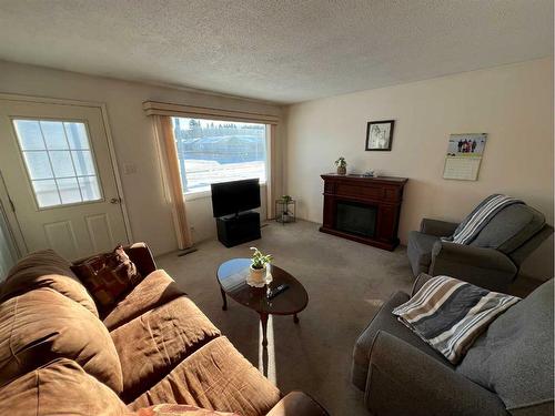 278 Macleod Avenue, Hinton, AB - Indoor Photo Showing Living Room