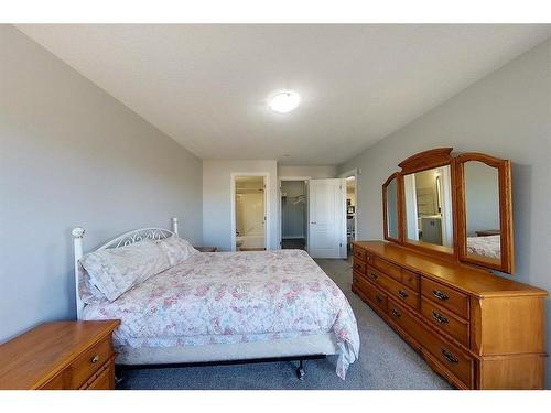 303-5037 7 Avenue, Edson, AB - Indoor Photo Showing Bedroom