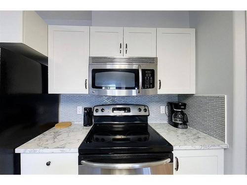 303-5037 7 Avenue, Edson, AB - Indoor Photo Showing Kitchen