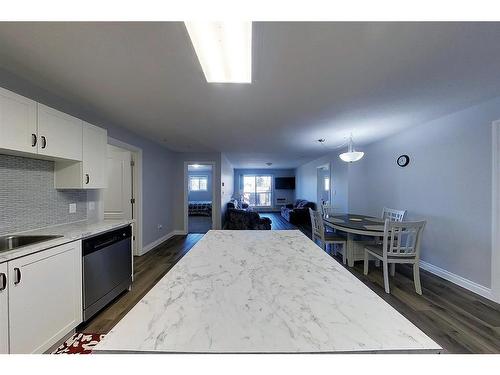 303-5037 7 Avenue, Edson, AB - Indoor Photo Showing Kitchen