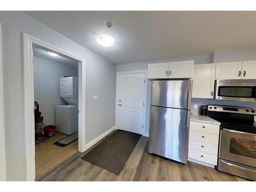 303-5037 7 Avenue, Edson, AB - Indoor Photo Showing Kitchen