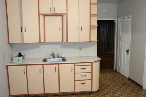 4702 4 Avenue, Edson, AB - Indoor Photo Showing Kitchen