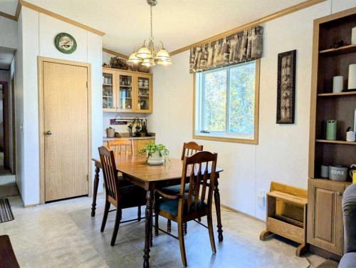 7 4 Avenue Sw, Faust, AB - Indoor Photo Showing Dining Room
