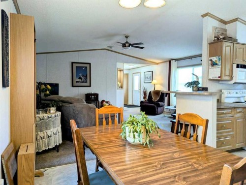 7 4 Avenue Sw, Faust, AB - Indoor Photo Showing Dining Room