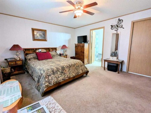 7 4 Avenue Sw, Faust, AB - Indoor Photo Showing Bedroom