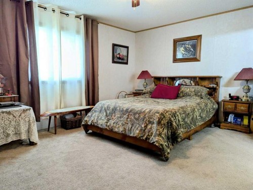 7 4 Avenue Sw, Faust, AB - Indoor Photo Showing Bedroom