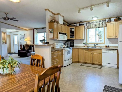 7 4 Avenue Sw, Faust, AB - Indoor Photo Showing Kitchen With Double Sink