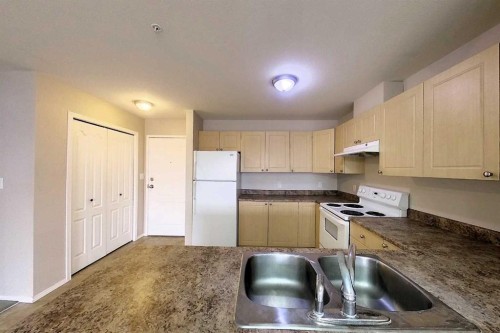 302-1615 41 Street, Edson, AB - Indoor Photo Showing Kitchen With Double Sink