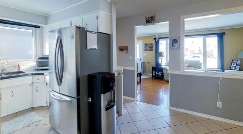 5743 9 Avenue, Edson, AB - Indoor Photo Showing Kitchen