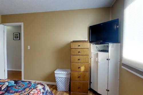 5743 9 Avenue, Edson, AB - Indoor Photo Showing Bedroom