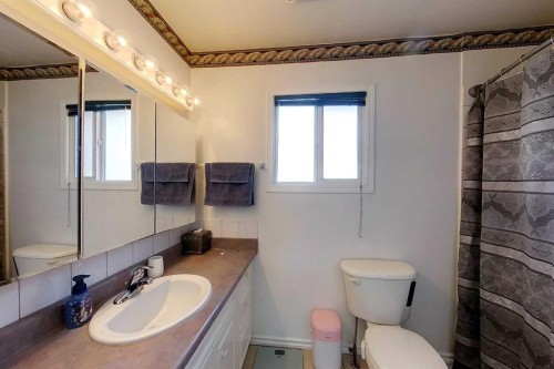 5743 9 Avenue, Edson, AB - Indoor Photo Showing Bathroom