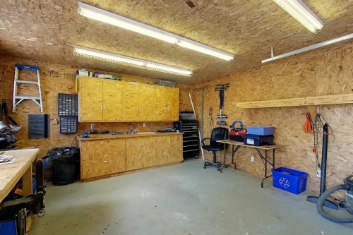 5743 9 Avenue, Edson, AB - Indoor Photo Showing Garage