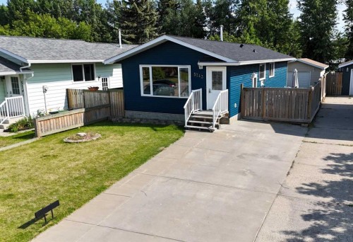 5743 9 Avenue, Edson, AB - Outdoor With Facade