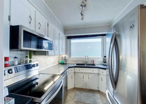 5743 9 Avenue, Edson, AB - Indoor Photo Showing Kitchen With Stainless Steel Kitchen With Double Sink