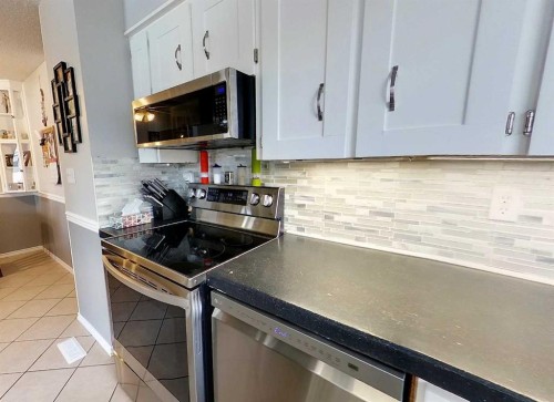 5743 9 Avenue, Edson, AB - Indoor Photo Showing Kitchen