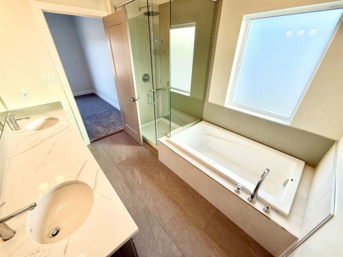 128 Trestle Place, Hinton, AB - Indoor Photo Showing Bathroom