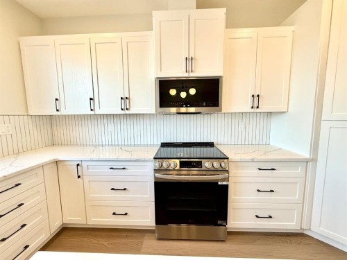 128 Trestle Place, Hinton, AB - Indoor Photo Showing Kitchen