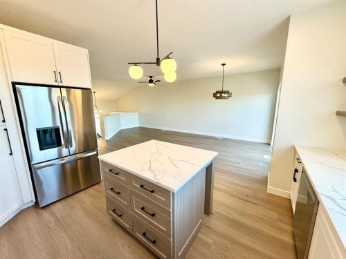 128 Trestle Place, Hinton, AB - Indoor Photo Showing Kitchen