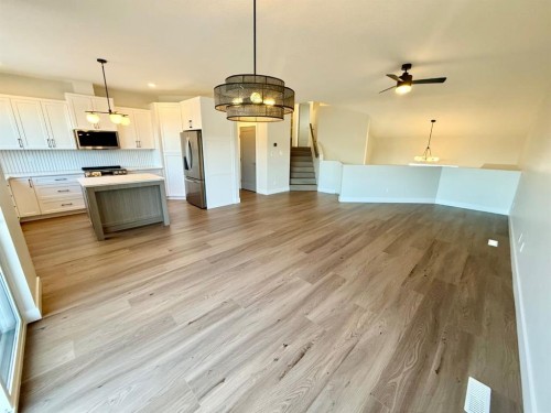 128 Trestle Place, Hinton, AB - Indoor Photo Showing Kitchen